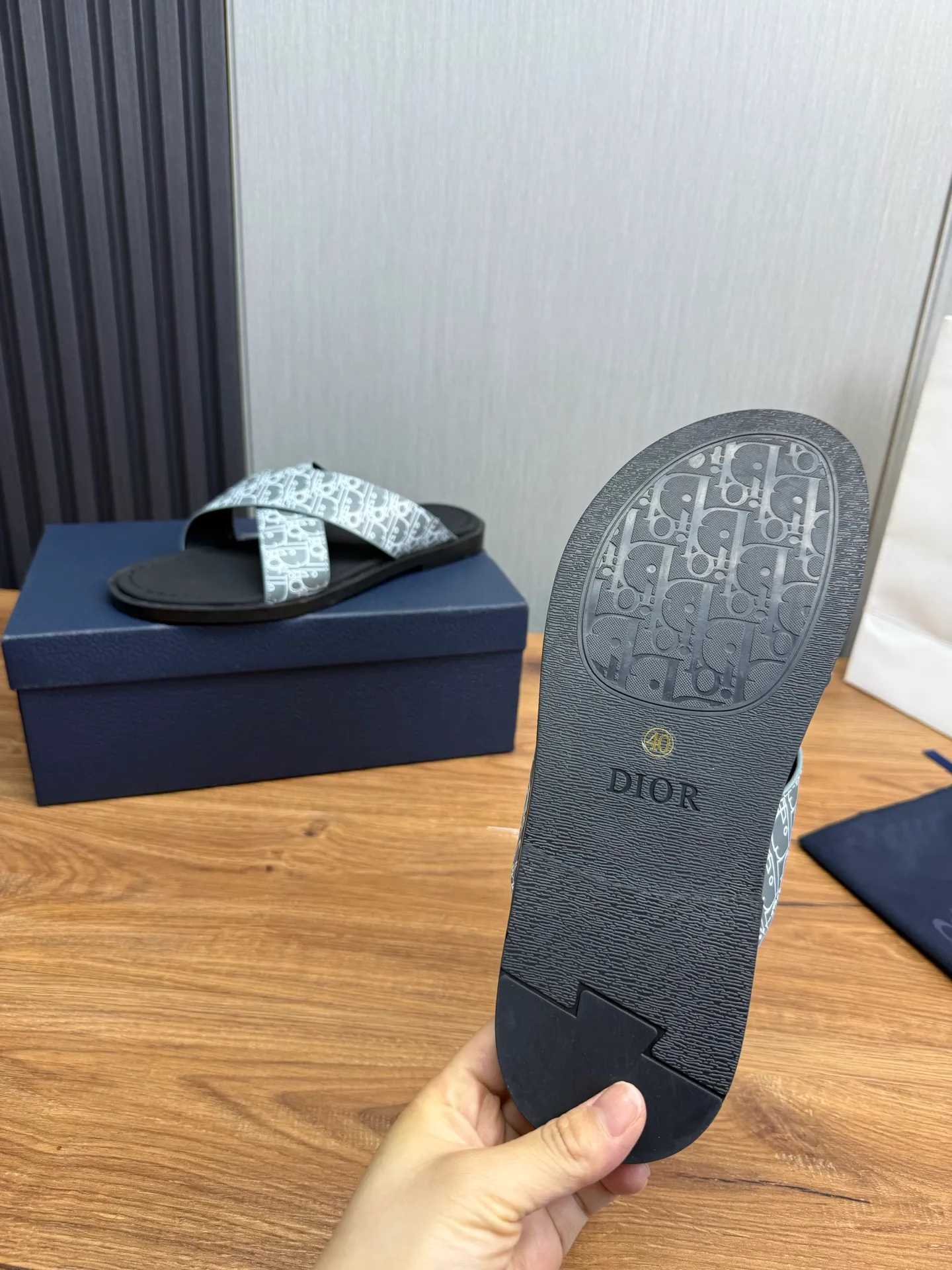 Men's shoes 💰300💰 Dior. Popular slippers hot sale 🔥 Available all year round ✅ Original original material 🩴 SIZE: 38-46 (45.46 non-refundable)